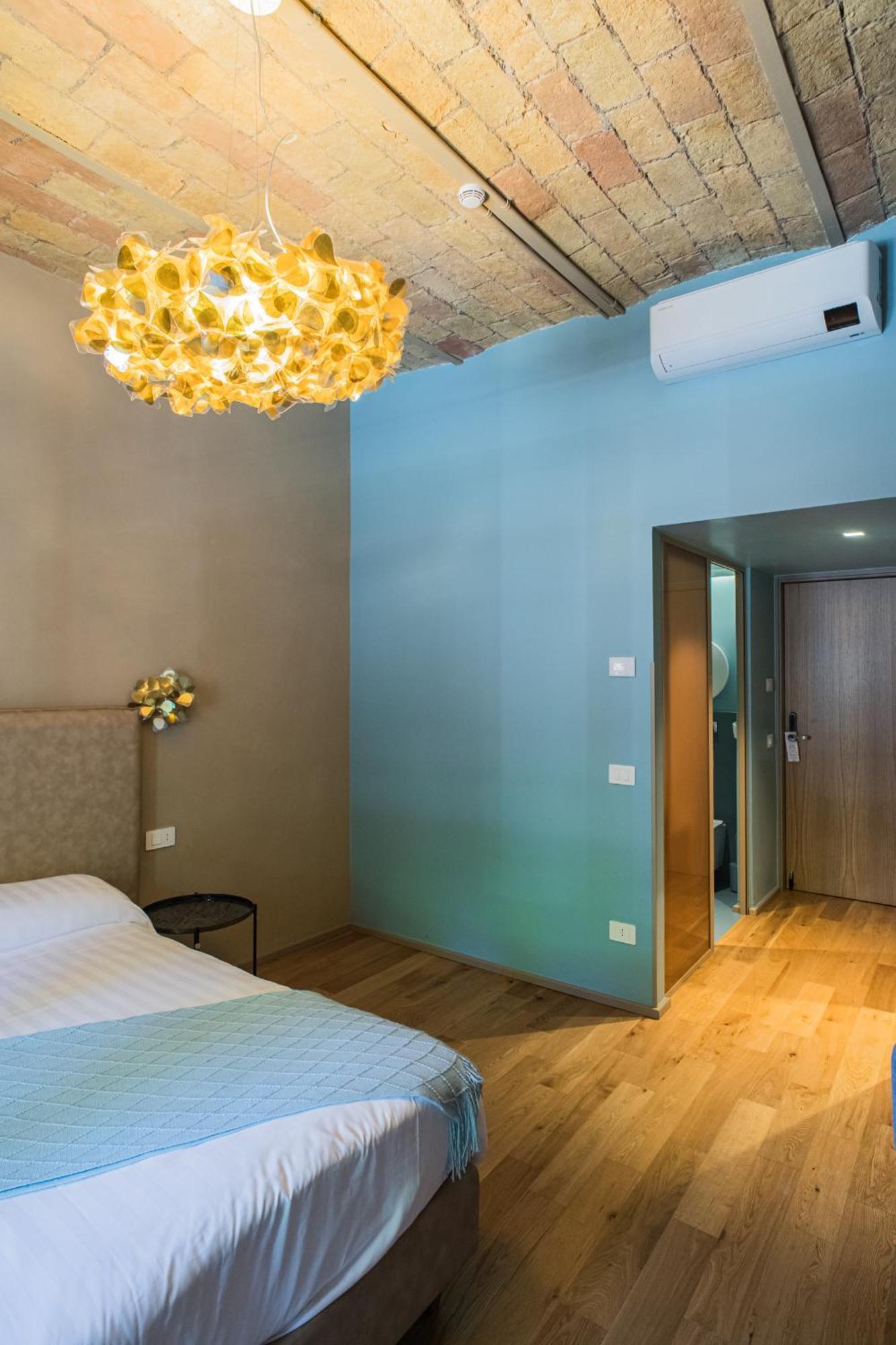 163 Boutique Rom